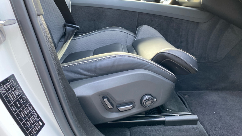 Volvo XC60 2.0 T6 [350] RC PHEV Plus Dark 5dr AWD Geartronic Estate